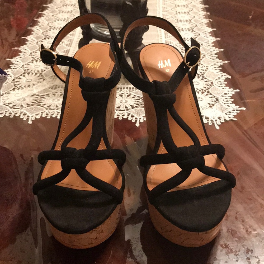 Black wedges